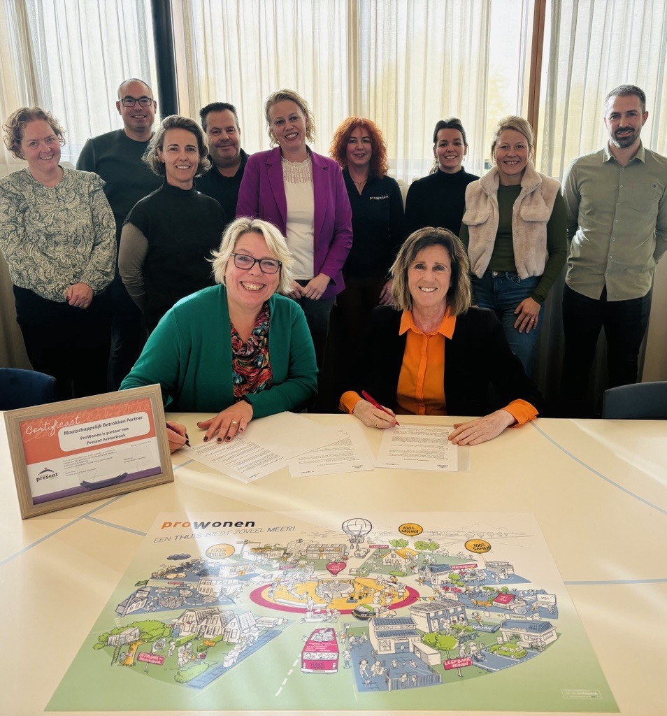 Ondertekening Stichting Present